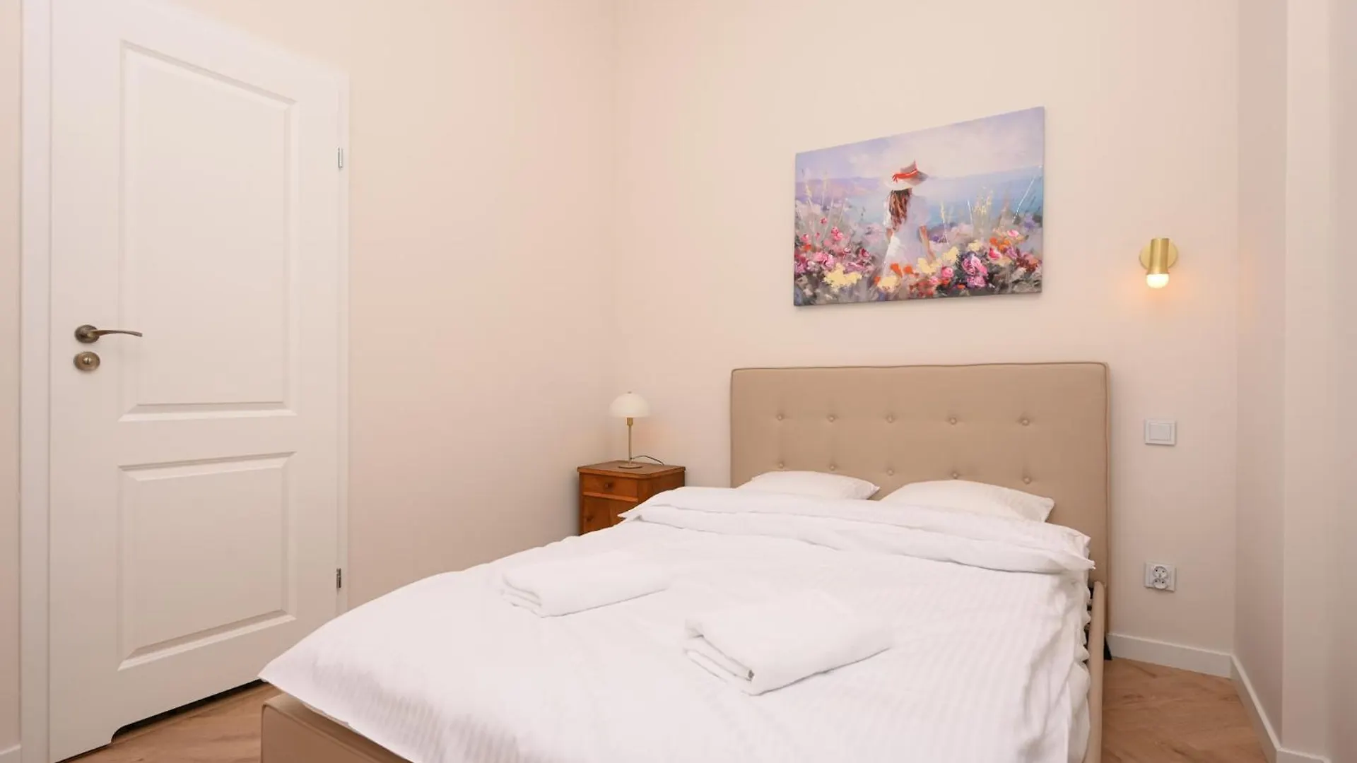 Rentplanet - Studio Plac Matejki Krakow Poland